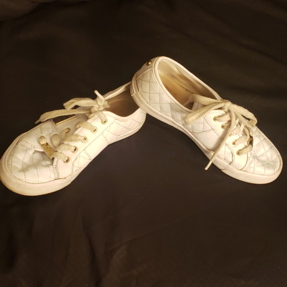 🤯3/$12 G by Guess Sneakers Quilted Pattern White Size 6.5